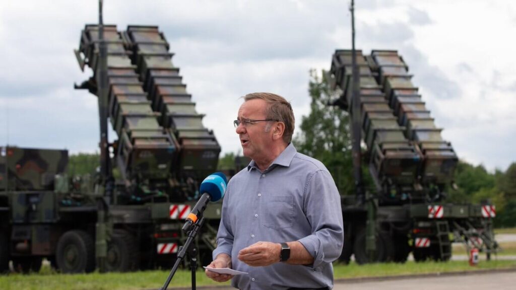 Pistorius during his visit to the 21 Surface-to-Air Missile Group