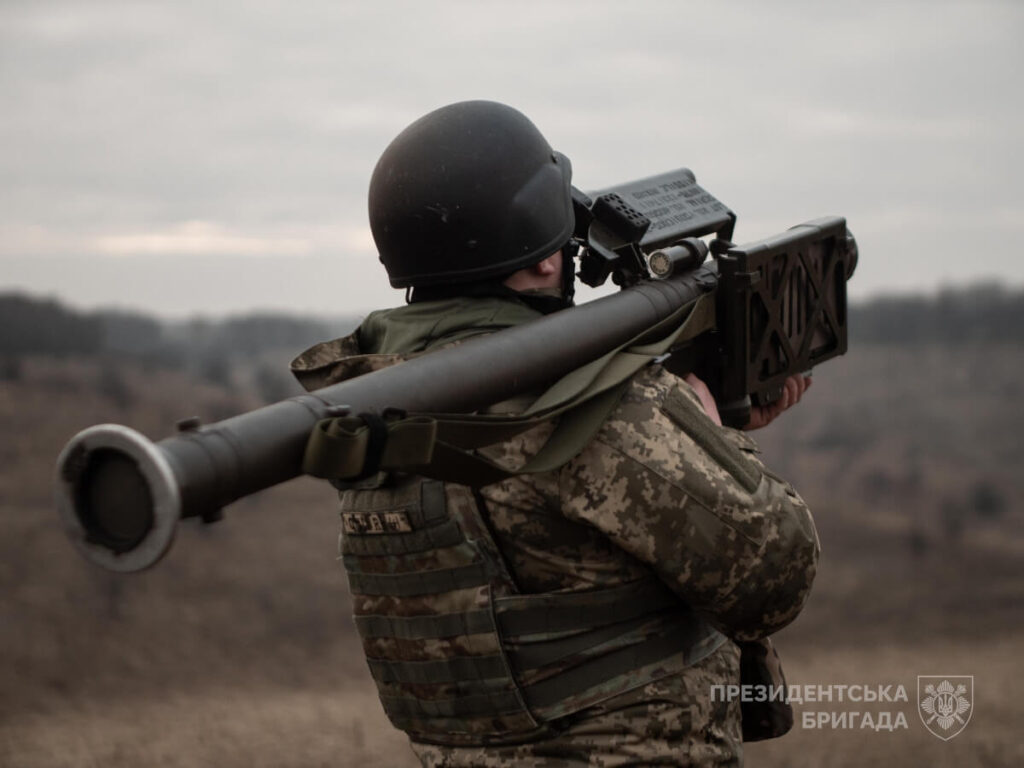 A Ukrainian soldier with a FIM-92 Stinger MANPADS